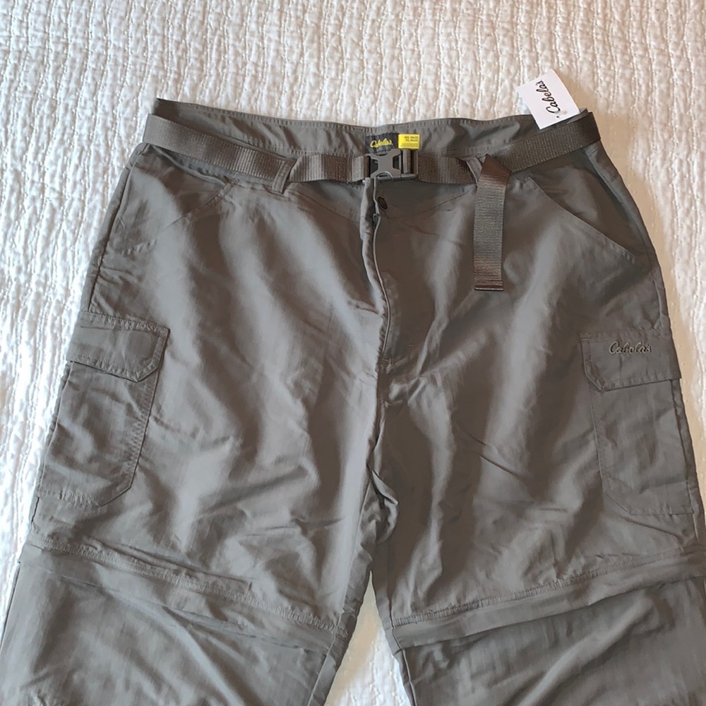 Men’s Cabelas convertible hiking/outdoors pants. Size 46. New with tags.